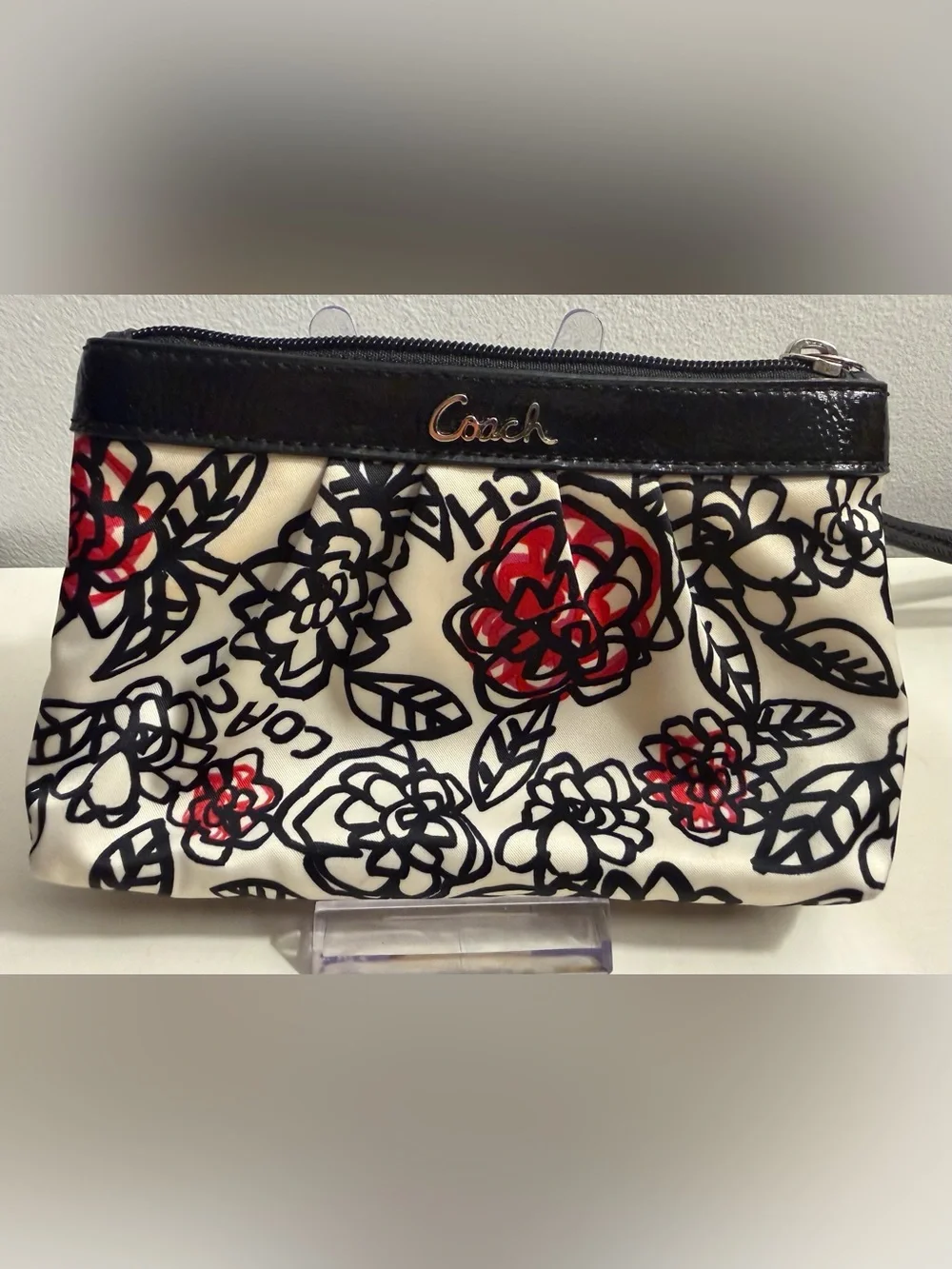 Coach Poppy Daisy Floral Graffiti wristlet.